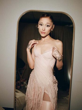 🔥 Ariana grande  page leaked private photo uncensored full