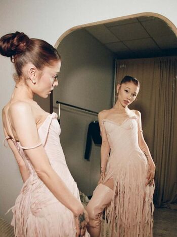 🔥 Ariana grande  page leaked private photo uncensored full