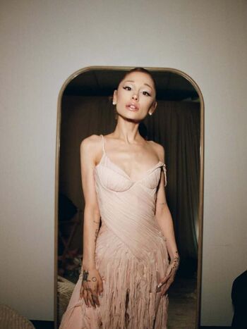 🔥 Ariana grande  page leaked private photo uncensored full