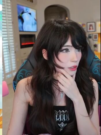 🔥 Emiru  page leaked private photo uncensored full