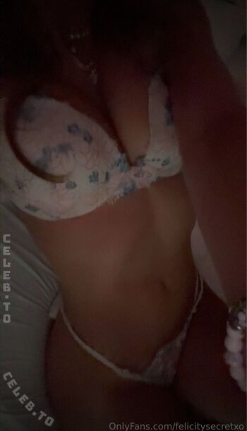 🔥 Felicity smoak leaked private photo uncensored full
