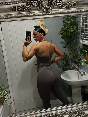 🔥 Gym booty bubble butts  page leaked private photo uncensored full