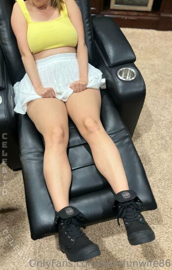 🔥 Hotyogawife  page leaked private photo uncensored full