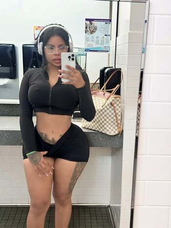 🔥 Iluvcinnie leaked private photo uncensored full
