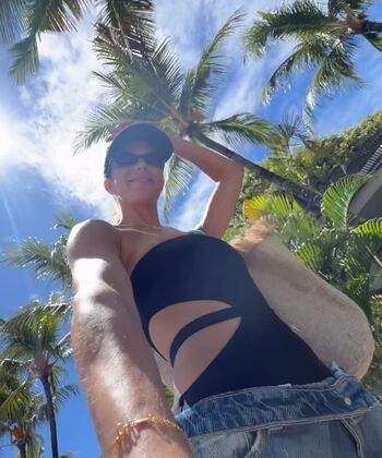 🔥 Iris mittenaere  page leaked private photo uncensored full