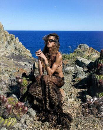 🔥 Izabel goulart page leaked private photo uncensored full