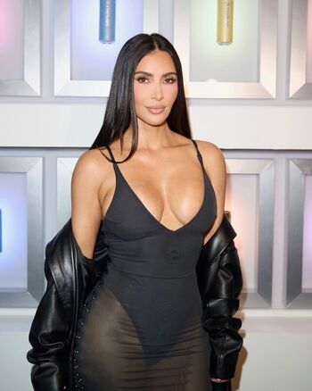 🔥 Kim kardashian  page leaked private photo uncensored full