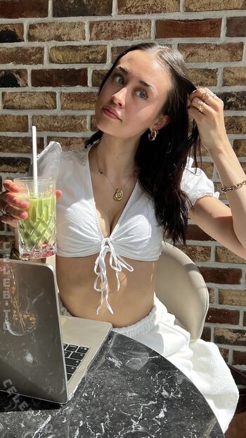🔥 Lillyfayye leaked private photo uncensored full