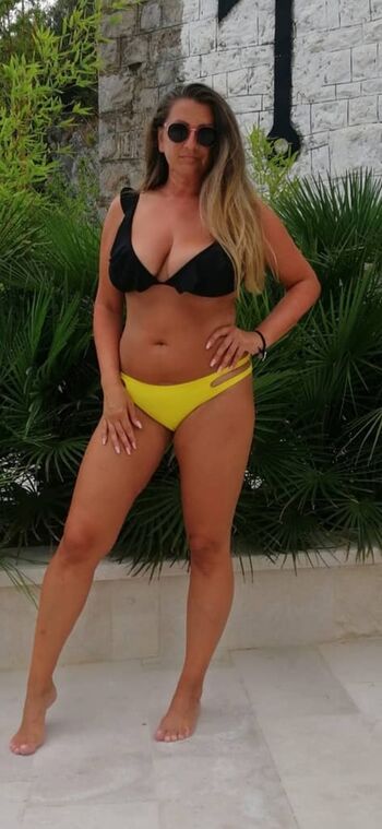 🔥 Mature women page leaked private photo uncensored full