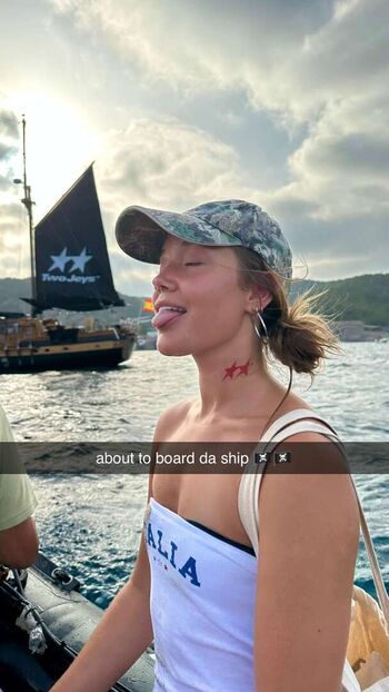 🔥 Olivia ponton leaked private photo uncensored full