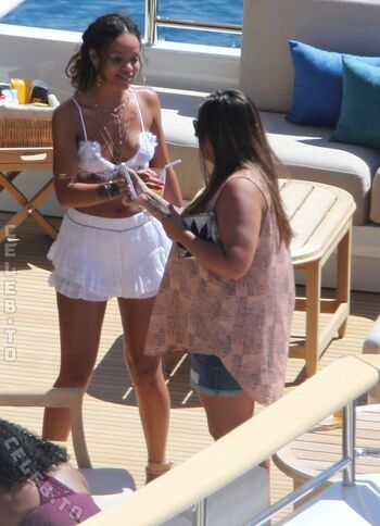 🔥 Rihanna  page leaked private photo uncensored full