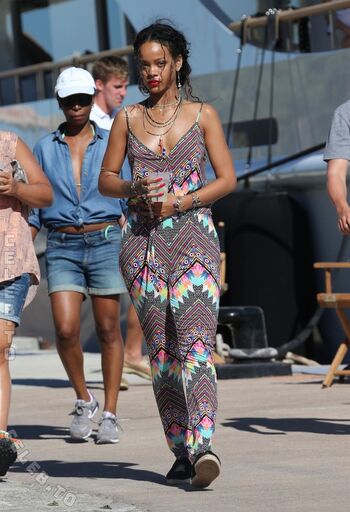 🔥 Rihanna  page leaked private photo uncensored full