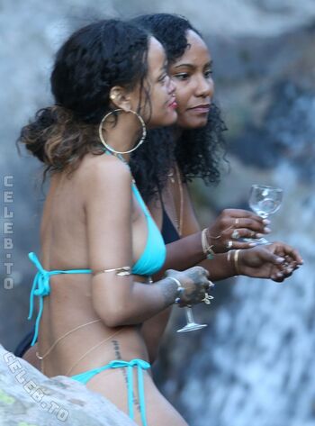 🔥 Rihanna  page leaked private photo uncensored full