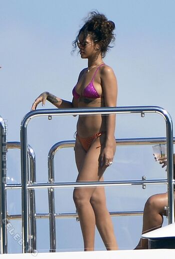 🔥 Rihanna  page leaked private photo uncensored full