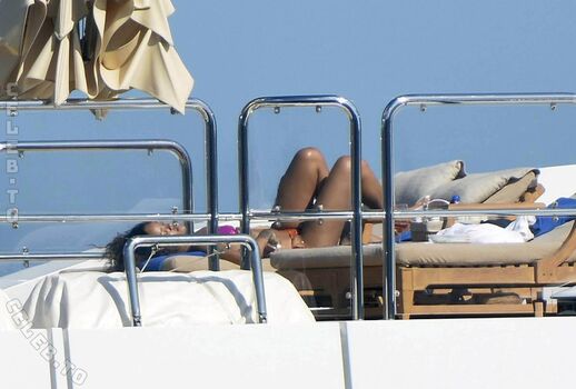 🔥 Rihanna  page leaked private photo uncensored full