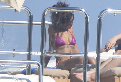 🔥 Rihanna  page leaked private photo uncensored full