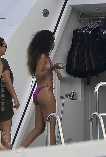 🔥 Rihanna  page leaked private photo uncensored full