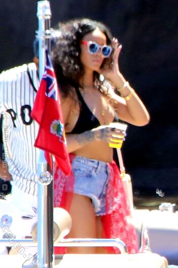 🔥 Rihanna  page leaked private photo uncensored full
