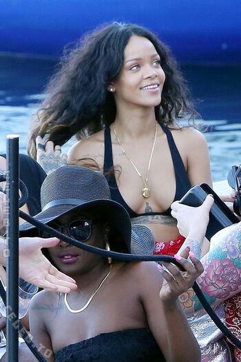 🔥 Rihanna  page leaked private photo uncensored full
