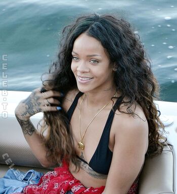 🔥 Rihanna  page leaked private photo uncensored full