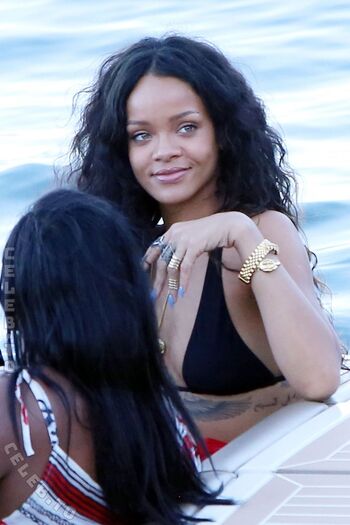 🔥 Rihanna  page leaked private photo uncensored full