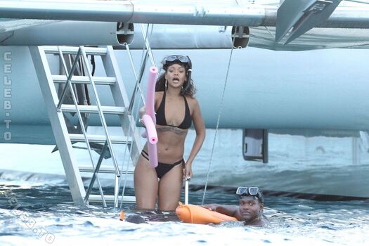 🔥 Rihanna  page leaked private photo uncensored full