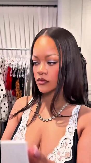 🔥 Rihanna  page leaked private photo uncensored full