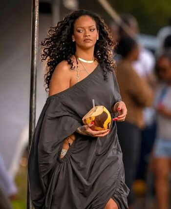 🔥 Rihanna  page leaked private photo uncensored full