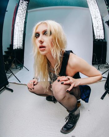 🔥 Taylor momsen  page leaked private photo uncensored full