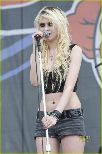 🔥 Taylor momsen  page leaked private photo uncensored full
