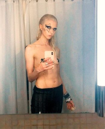 🔥 Taylor momsen  page leaked private photo uncensored full