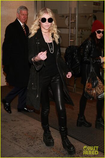 🔥 Taylor momsen  page leaked private photo uncensored full