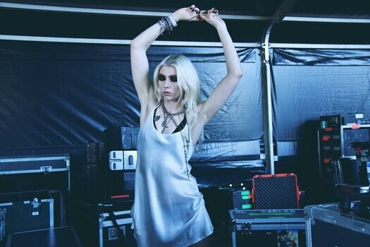 🔥 Taylor momsen  page leaked private photo uncensored full