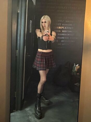 🔥 Taylor momsen  page leaked private photo uncensored full