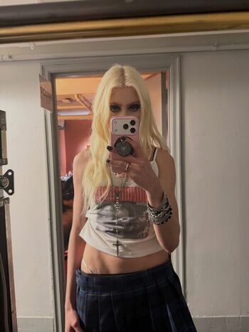 🔥 Taylor momsen  page leaked private photo uncensored full