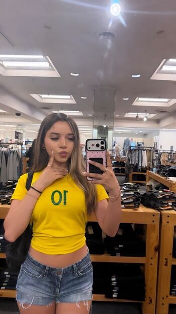 🔥 Yessseeeniiaa page leaked private photo uncensored full